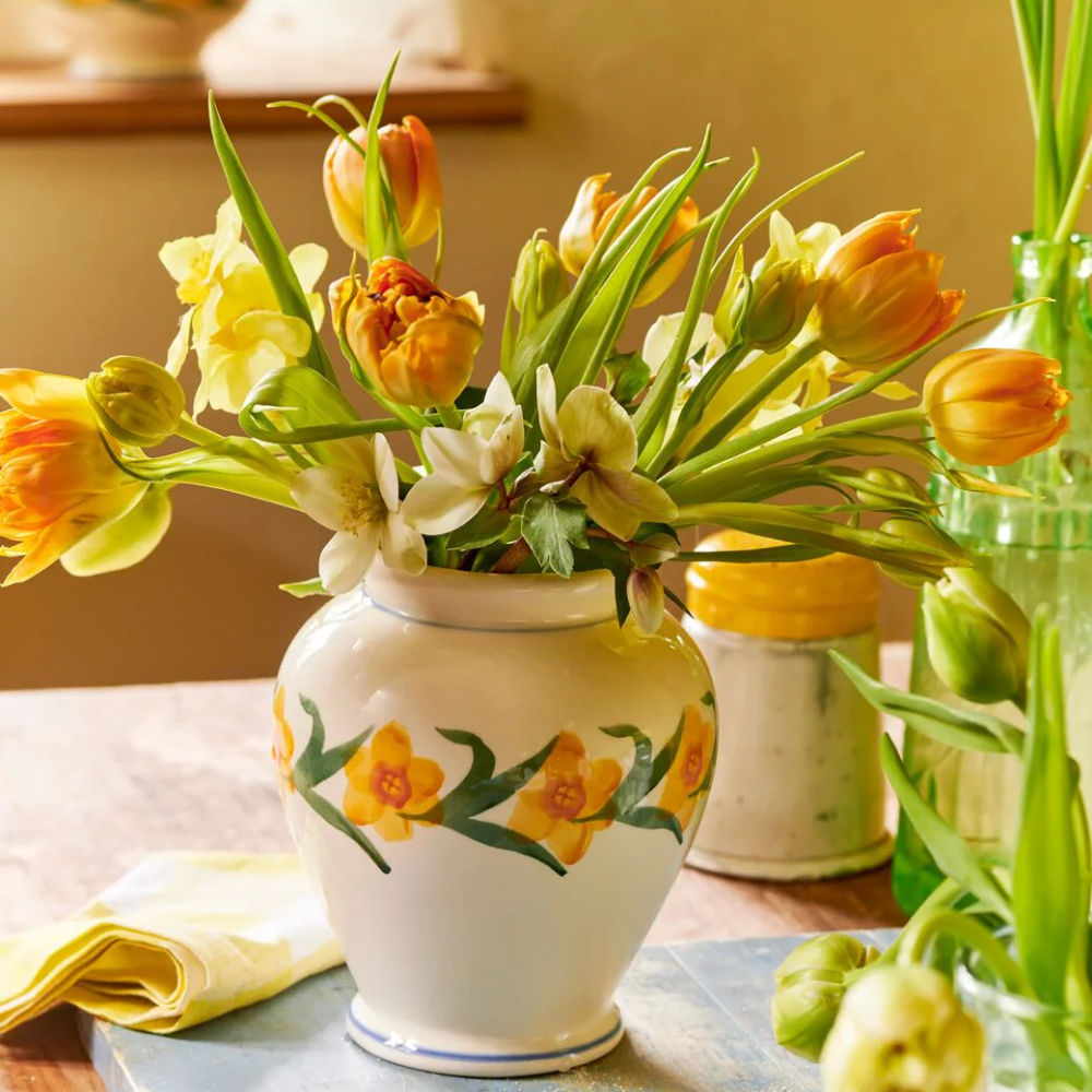 Windblown Daffodils Classic Vase