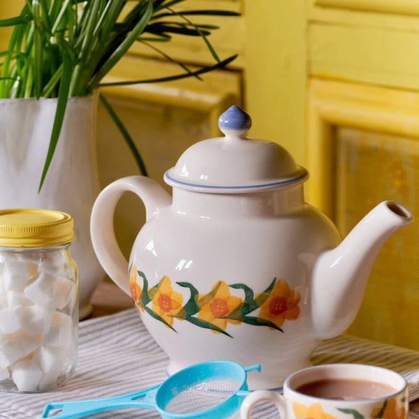 Windblown Daffodils 4 Mug Teapot