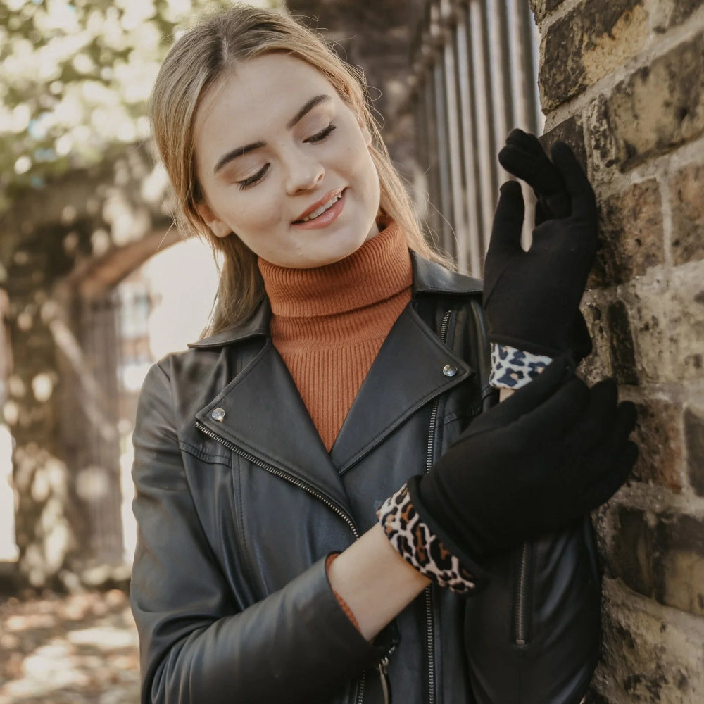 Matilda Merino Wool Gloves With Animal Print Black